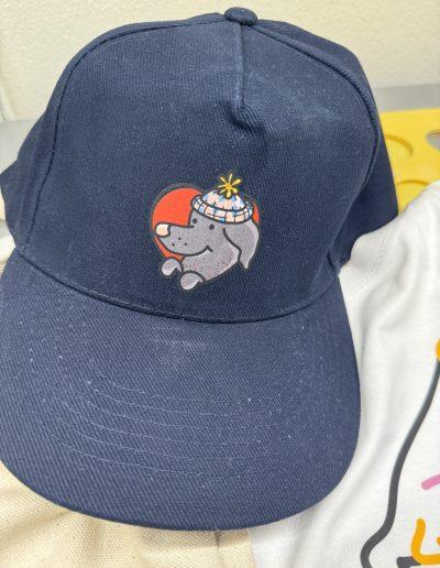 Námořní modrá kšiltovka se psem
