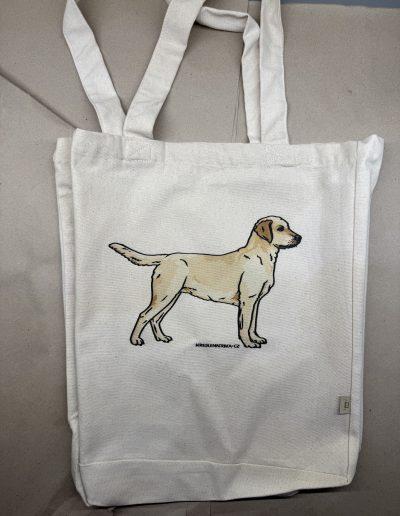 Robustní plátěnka s labradorem