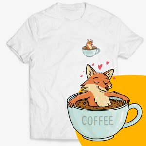 Bílé pánské tričko s autorskou kresbou lišky odpočívající v šálku kávy, motiv umístěný na srdci.