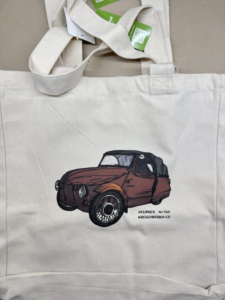 Autorské kresby a ilustrace a přímý tisk na textil a plecháčky.