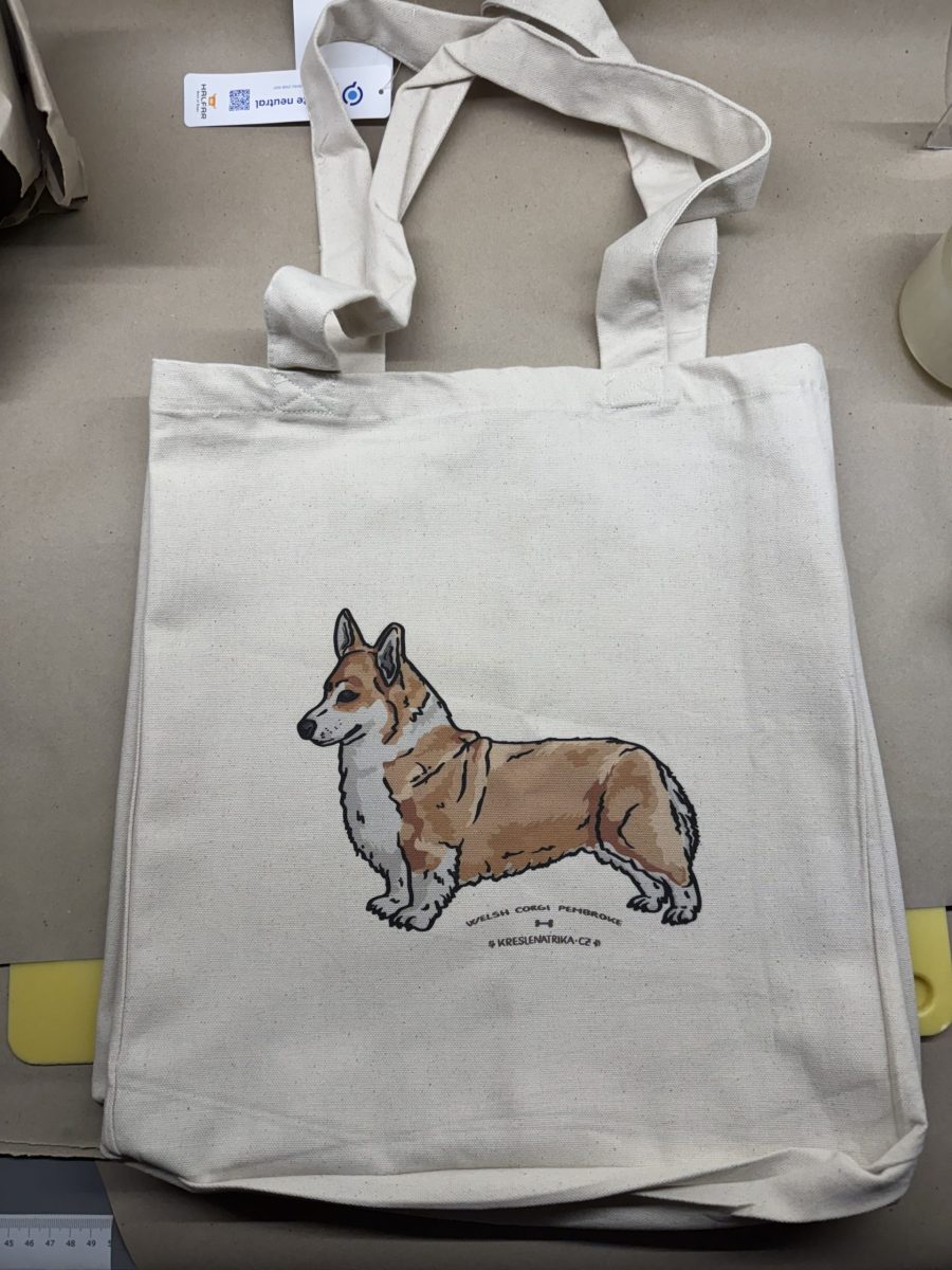 Moje autorská kresba corgiho na odolné nákupní tašce přes rameno.